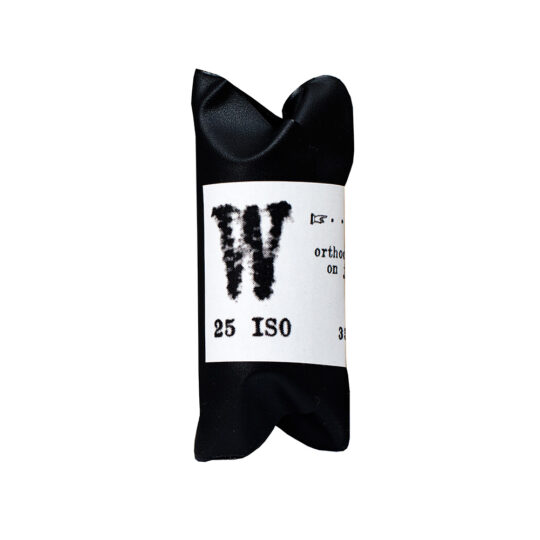 Washi W kleinbeeldfilm | ISO 25 | 16 opnamen | met de hand gecoat op washi papier | FotoFilmFabriek