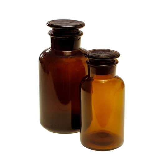 Glazen apothekersfles | Bruin glas | 1000ml | FotoFilmFabriek | Het Magazijn Dordrecht