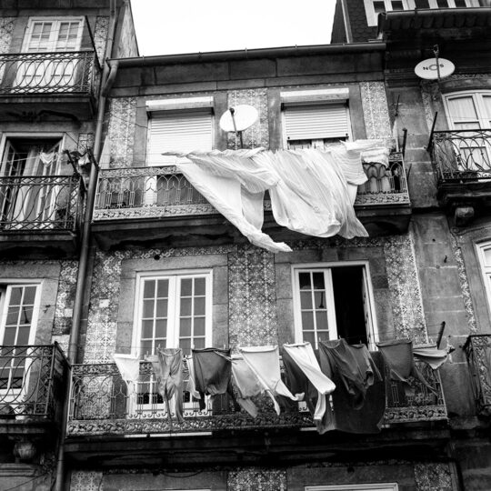 Alternative view of Ilford Delta 400 Professional - Rolfilm 120