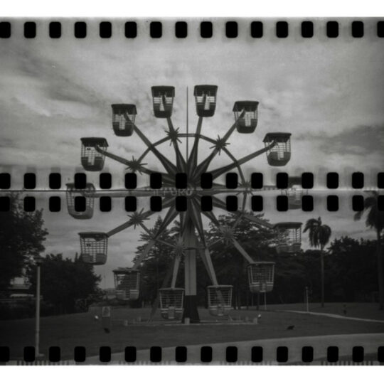 Lomography HydroChrome Sutton’s Panoramic Belair Camera - FotoFilmFabriek