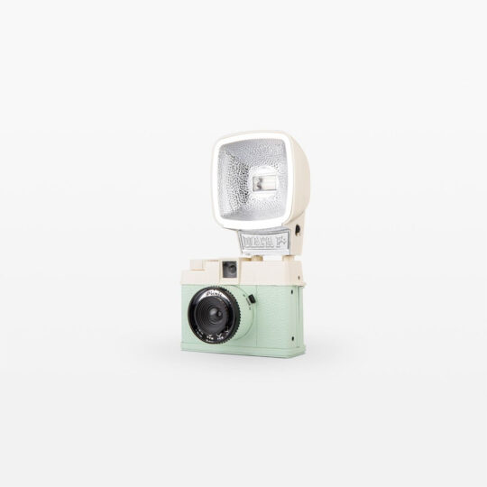 Alternative view of Lomography Lomourette Halfframe Camera - Picnic Edition