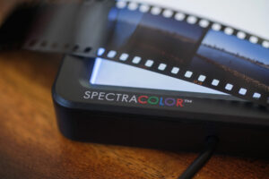 Cinestill CS-LITE PLUS met met Spectracolor™ Techonologie